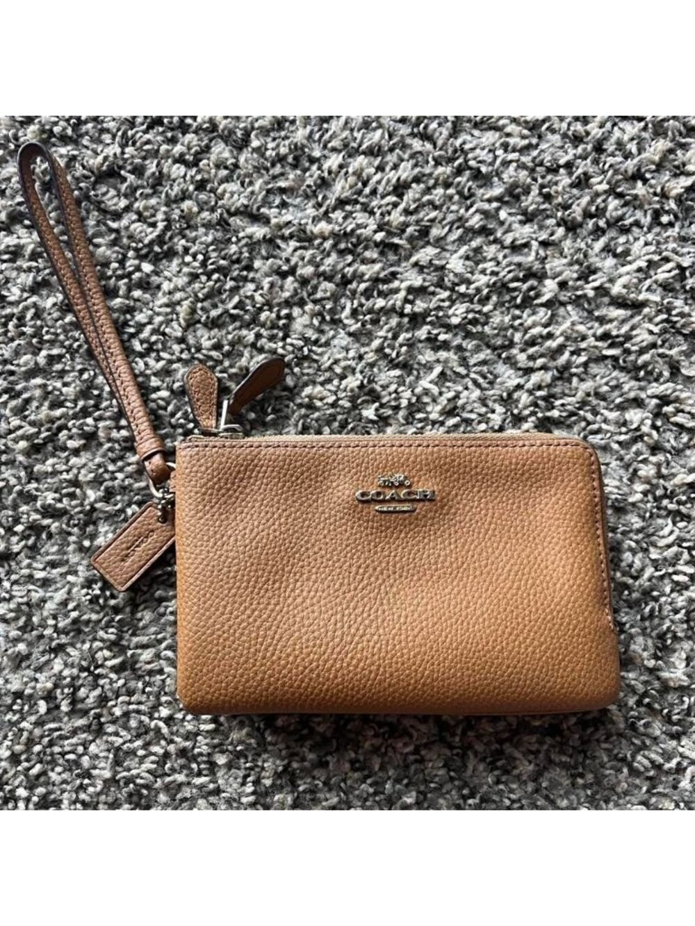 Coach Tan Leather Dual Corner Zip Pebbled Leather Wallet Minimalist Classic Chic